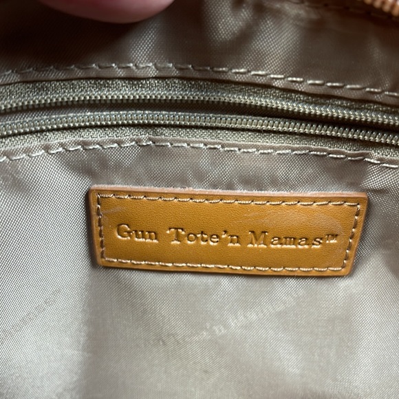 Gun tote’n mama’s tooled American cowhide concealed carry shoulder bags - Picture 4 of 11